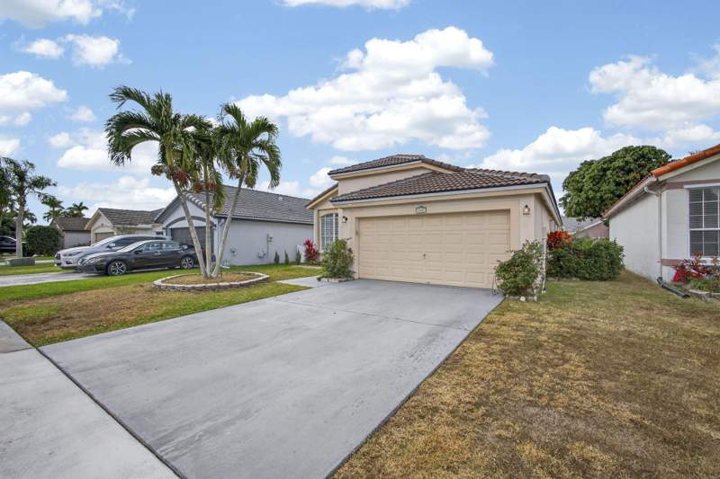 3 bedroom Single Family Residence at 765 Lake Wellington Drive, Montery on the Lake, Wellington — photo 3