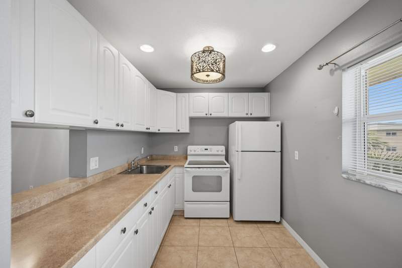 1 bedroom Condominium at 130 NE 26th Avenue #4090, Village Royale On The Green Condo Complex, Boynton Beach — photo 3