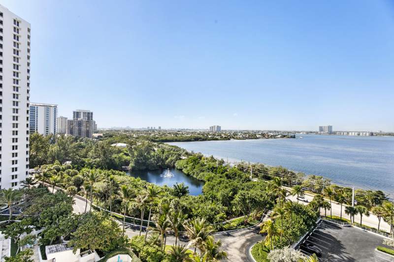 2 bedroom Condominium at 5080 N Ocean Drive #9d, Seawinds Condo, Singer Island — photo 4