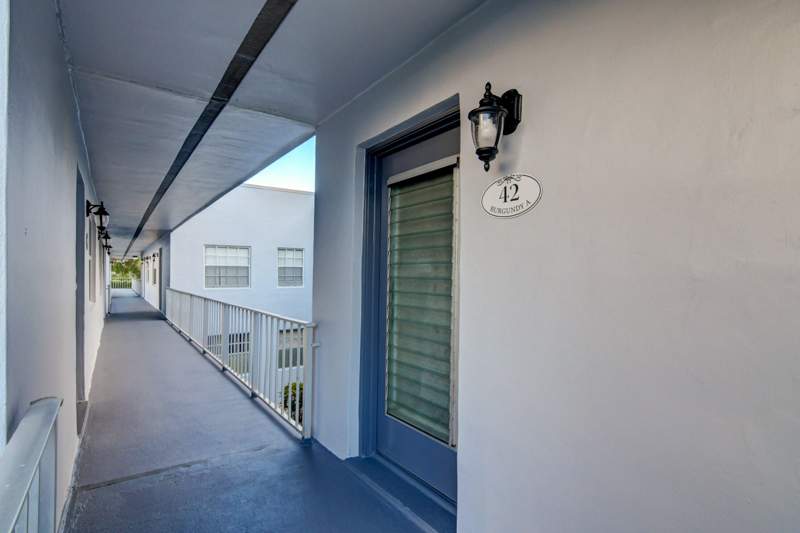 1 bedroom Condominium at 42 Burgundy A, Kings Point Burgundy Condos, Delray Beach — photo 2