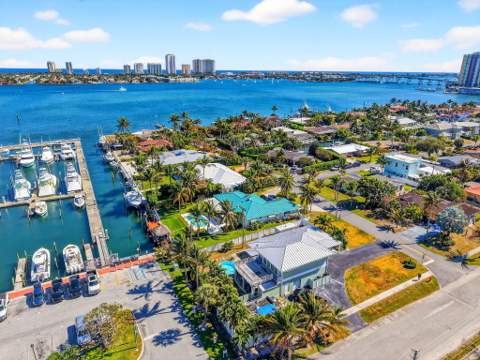 3651 Palm Drive, Riviera Beach FL - photo 7 of 62