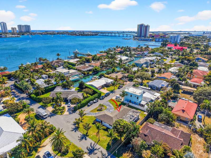 3 bedroom Single Family Residence at 3651 Palm Drive, Riviera Shores, Riviera Beach — photo 3