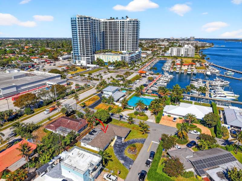 3 bedroom Single Family Residence at 3651 Palm Drive, Riviera Shores, Riviera Beach — photo 5