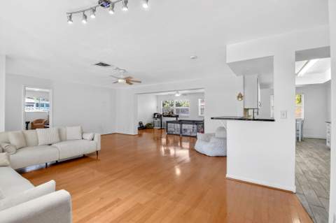 3651 Palm Drive, Riviera Beach FL - photo 17 of 62