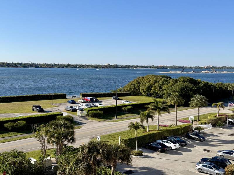 2 bedroom Condominium at 3460 S Ocean Boulevard #5110, Claridges II Condo, Palm Beach — photo 4