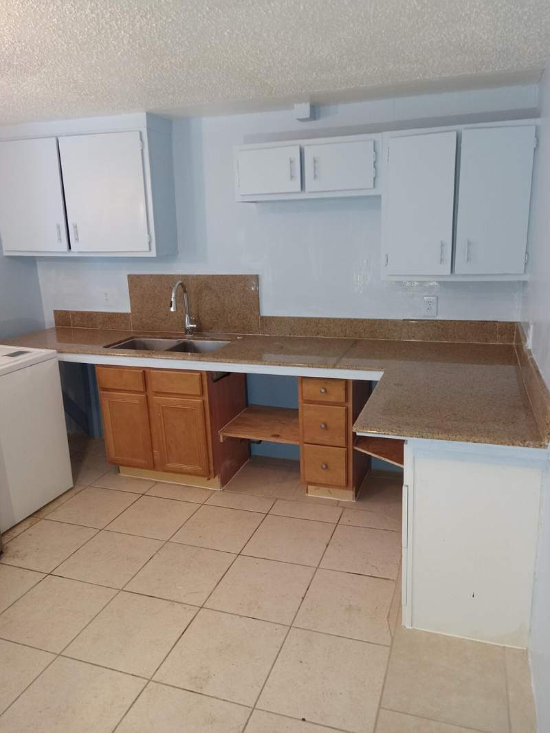 3 bedroom Single Family Residence at 704 S 17th Street, Chase'S Subdivision, Fort Pierce — photo 2