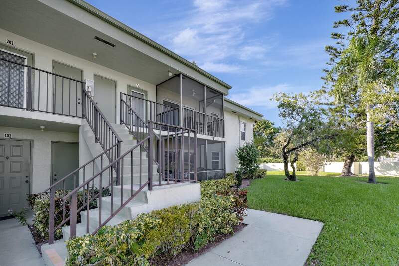 2 bedroom Condominium at 7547 S Oriole Boulevard #202, Evergreen Condo, Delray Beach — photo 2