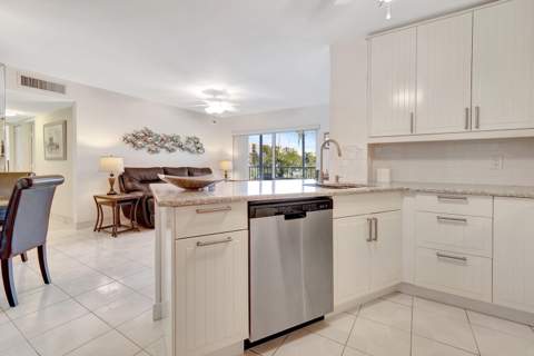 7547 S Oriole Boulevard #202, Delray Beach FL - photo 10 of 17