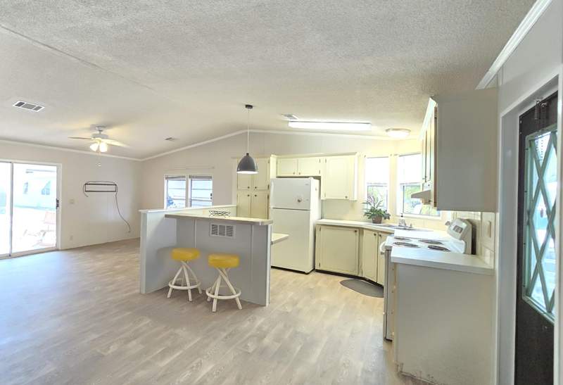 2 bedroom Manufactured Home at 5680 Hemingway Court #15, Tropical Isles, Fort Pierce — photo 3