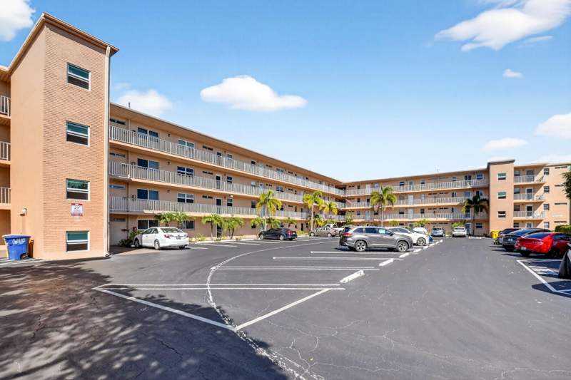 2 bedroom Condominium at 2515 NE 2nd Court #204, Village Royale Greentree Condo, Boynton Beach — photo 2