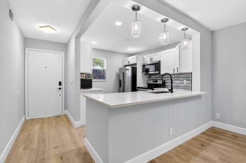 2515 NE 2nd Court #204, Boynton Beach FL - photo 11 of 25