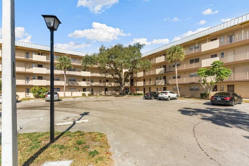 3 bedroom Condominium at 6301 N Falls Cir Drive #307, Inverrary Country Club, Lauderhill — photo 2