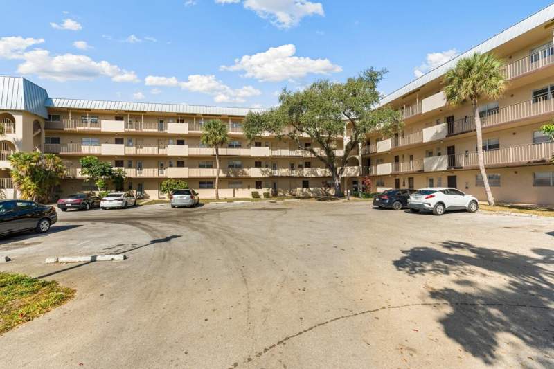 3 bedroom Condominium at 6301 N Falls Cir Drive #307, Inverrary Country Club, Lauderhill — photo 3