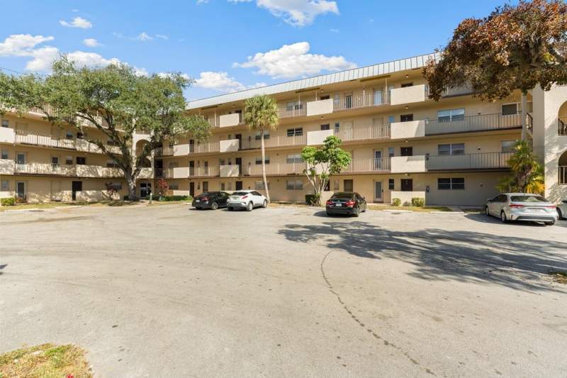 3 bedroom Condominium at 6301 N Falls Cir Drive #307, Inverrary Country Club, Lauderhill — photo 4