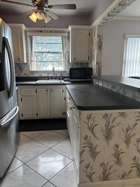 81 Windsor D, West Palm Beach FL - photo 10 of 18