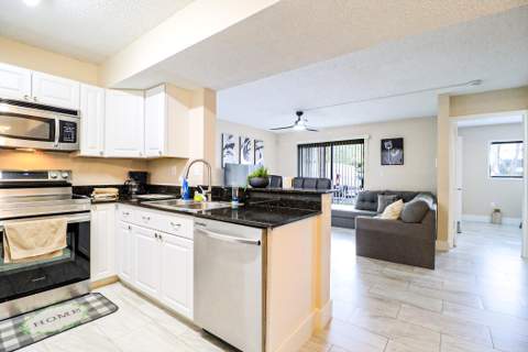 450 Palm Circle #106, Pembroke Pines FL - photo 23 of 87