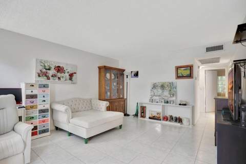 4076 Newport Q #4076, Deerfield Beach FL - photo 6 of 23