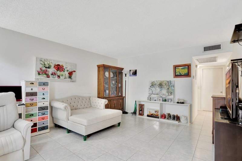 2 bedroom Condominium at 4076 Newport Q #4076, Century Village, Deerfield Beach — photo 5