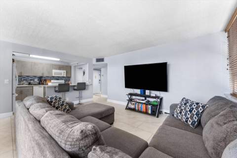 2751 Taft Street #403, Hollywood FL - photo 10 of 31