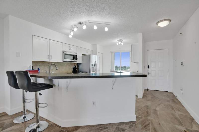 2 bedroom Condominium at 2334 S Cypress Bend Drive #907, Cypress Bend Condominium Vii, Pompano Beach — photo 3