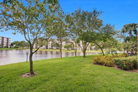 2334 S Cypress Bend Drive #907, Pompano Beach FL - photo 10 of 19