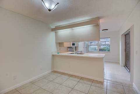 44 Essex Court #B, Royal Palm Beach FL - photo 8 of 37