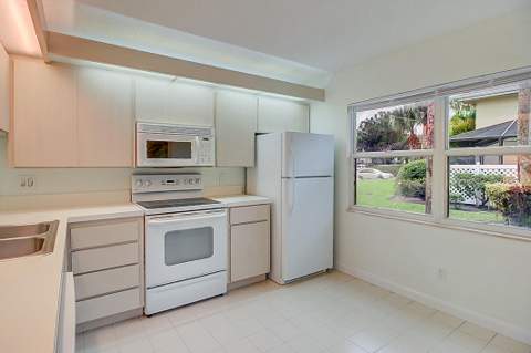 44 Essex Court #B, Royal Palm Beach FL - photo 11 of 37