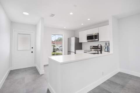 737 Nantucket Circle #B, Lake Worth FL - photo 8 of 29