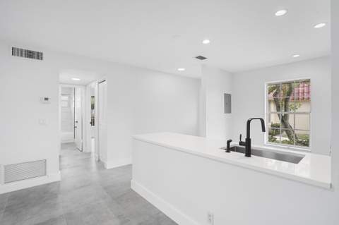 737 Nantucket Circle #B, Lake Worth FL - photo 7 of 29