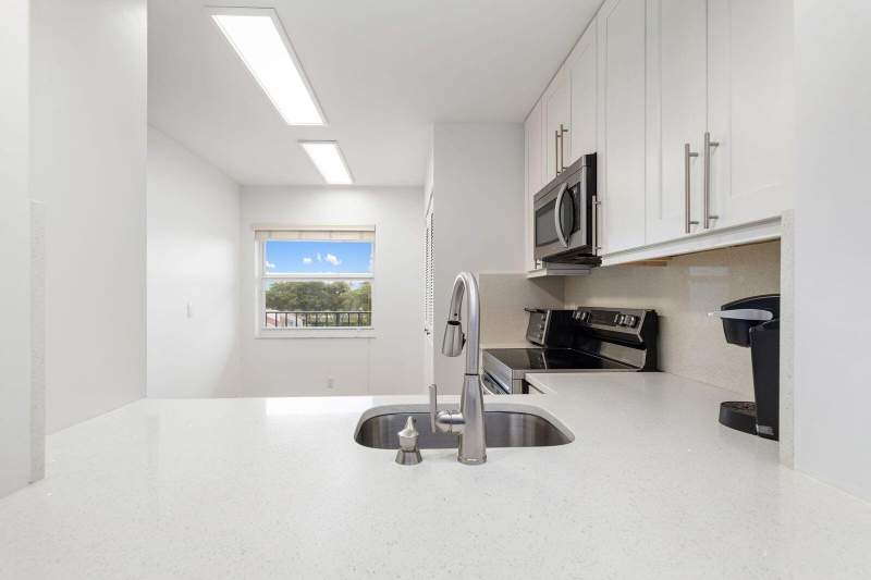 2 bedroom Condominium at 6650 S Oriole Boulevard #4080, Villages Of Oriole Deauville Condo, Delray Beach — photo 3