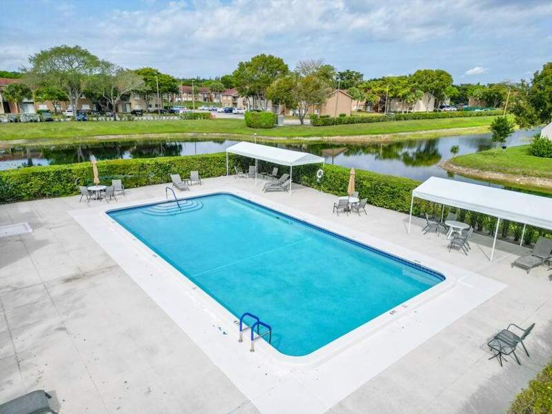 2 bedroom Condominium at 107 Lake Terry Drive, Golden Lakes Village Condo N, West Palm Beach — photo 4