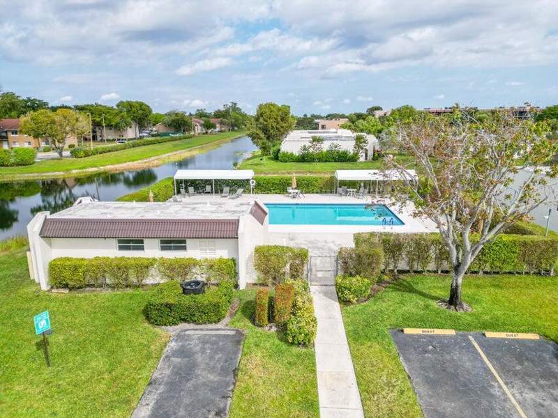 2 bedroom Condominium at 107 Lake Terry Drive, Golden Lakes Village Condo N, West Palm Beach — photo 5