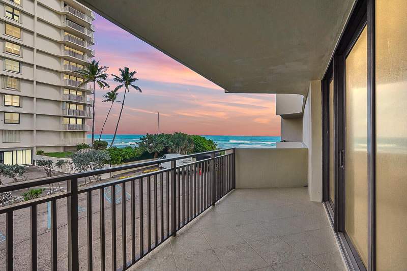 2 bedroom Condominium at 5460 N Ocean Drive #1d, Seagrape Condo, Singer Island — photo 2