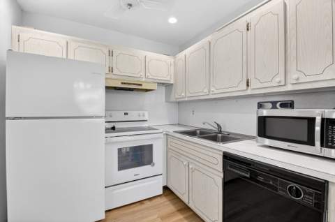 480 Horizon #205, Boynton Beach FL - photo 10 of 44