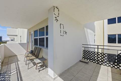 401 Golden Isles Drive #1009, Hallandale Beach FL - photo 17 of 46
