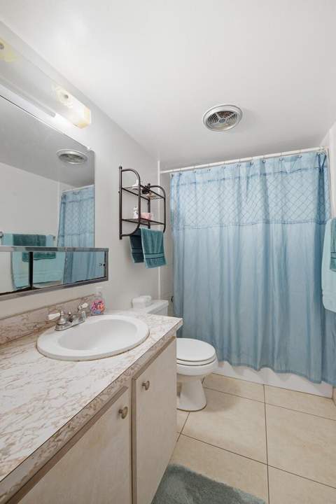 401 Golden Isles Drive #1009, Hallandale Beach FL - photo 15 of 46