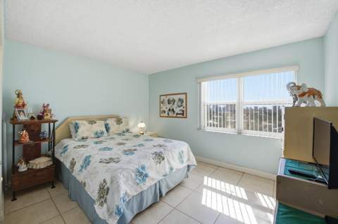 401 Golden Isles Drive #1009, Hallandale Beach FL - photo 14 of 46