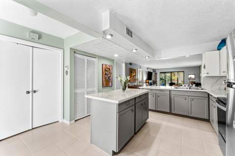 10155 Mangrove Drive #204, Boynton Beach FL - photo 7 of 52