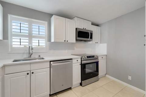 155 Yacht Club Drive #308, North Palm Beach FL - photo 8 of 20