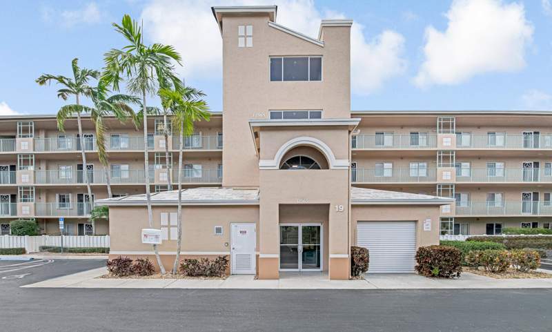 3 bedroom Condominium at 12565 Imperial Isle Drive #208, Coral Cove Condo, Boynton Beach — photo 2