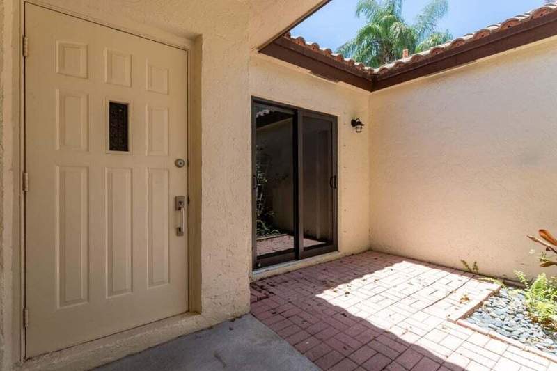 2 bedroom Condominium at 3113 Kingswood Terrace, Windwood Unit I, Boca Raton — photo 2