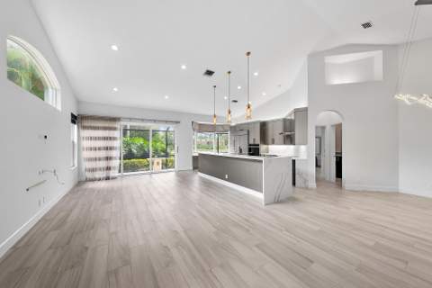8110 Sandpiper Way, West Palm Beach FL - photo 6 of 68