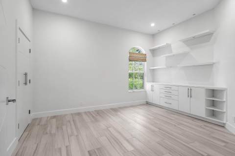 8110 Sandpiper Way, West Palm Beach FL - photo 15 of 68