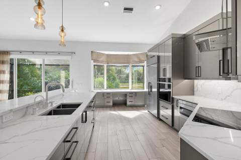 8110 Sandpiper Way, West Palm Beach FL - photo 9 of 68