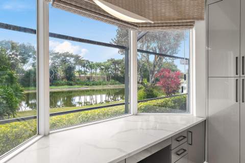 8110 Sandpiper Way, West Palm Beach FL - photo 11 of 68