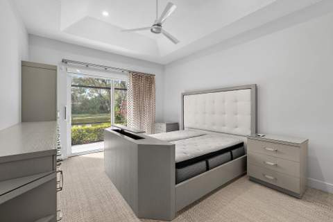 8110 Sandpiper Way, West Palm Beach FL - photo 17 of 68