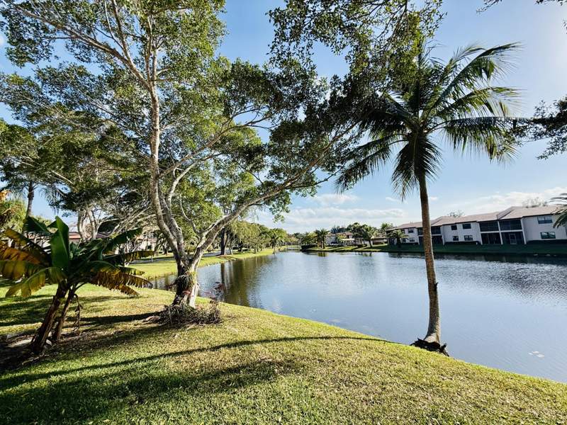 2 bedroom Condominium at 9261 Vista Del Lago #E, Pines Of Boca Lago, Boca Raton — photo 2