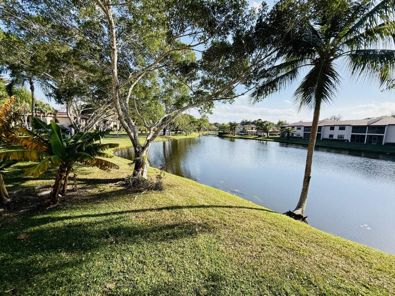 2 bedroom Condominium at 9261 Vista Del Lago #E, Pines Of Boca Lago, Boca Raton — photo 3