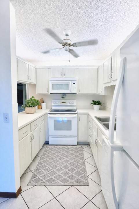 604 SE Castle Court #D, Port St. Lucie FL - photo 9 of 25