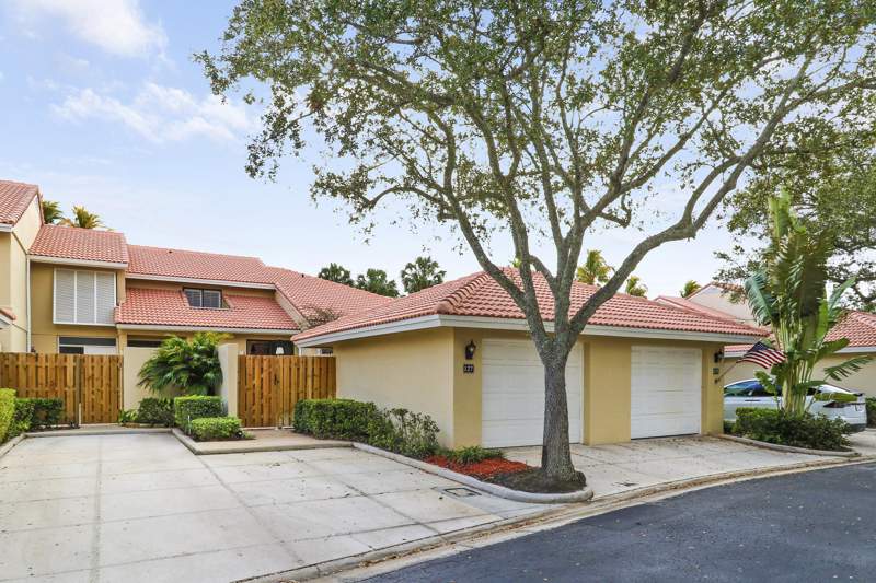 2 bedroom Townhouse at 127 Old Meadow Way, PGA Patio Homes, Palm Beach Gardens — photo 2